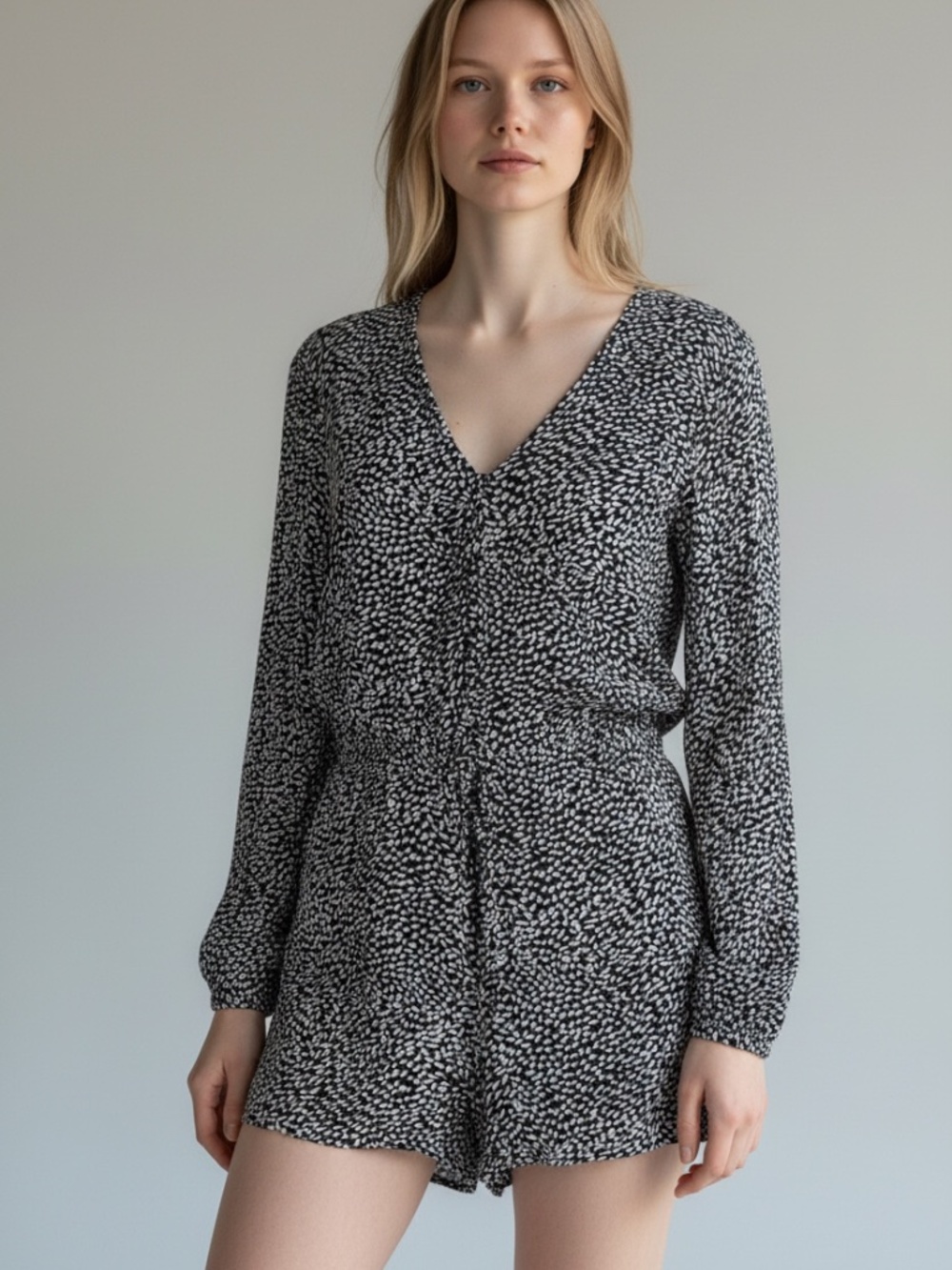 Lovestitch Black & White Speckled Long Sleeve Romper Size Medium